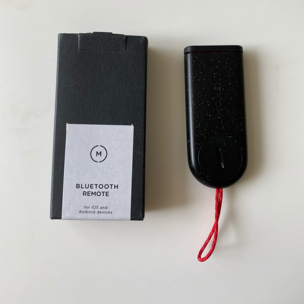 Bluetooth remote for ios/android smartphones